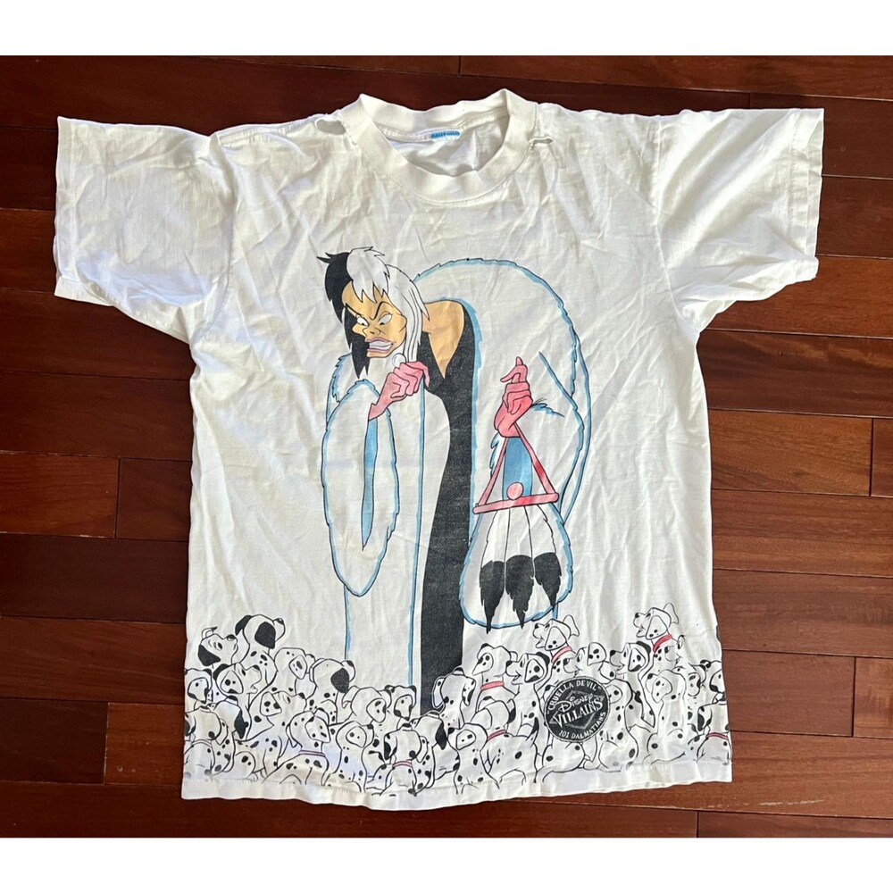 Vtg Disney Villains Cruella De Vil 101 Dalmatians USA Tee T-Shirt AOP Back Hit